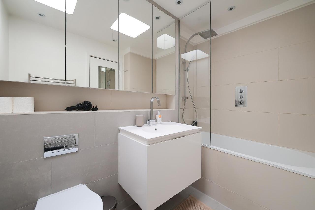 2 Bedroom Chic Apartment With Private Balcony In Notting Hill London Exterior foto